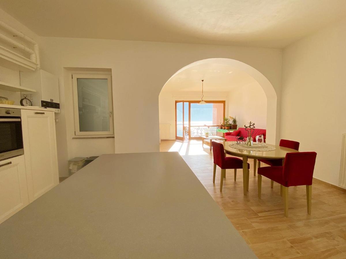 Big Apartment With Lake View&Two Bedrooms Sala Comacina Buitenkant foto